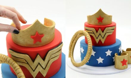 <strong>Making a Wonder Woman Cake with Hidden Glitter Inside</strong>